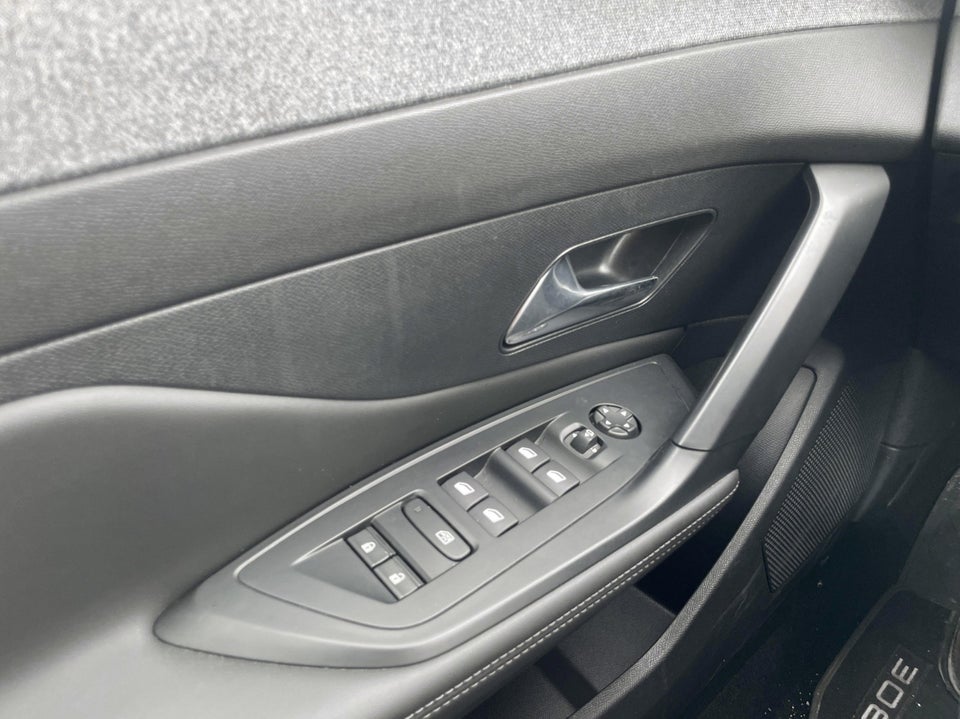 Peugeot 308 1,6 Hybrid First Selection+ EAT8 5d