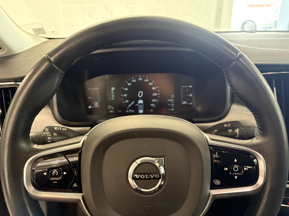 Volvo S90 2,0 T4 190 Momentum aut. 4d