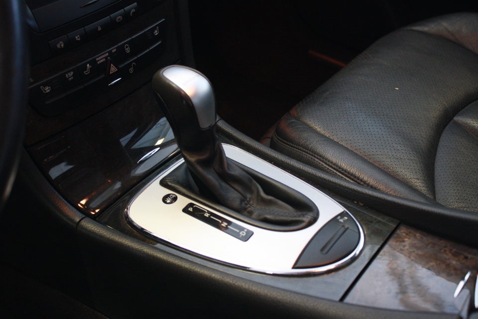 Mercedes E240 2,6 Avantgarde aut. 4d