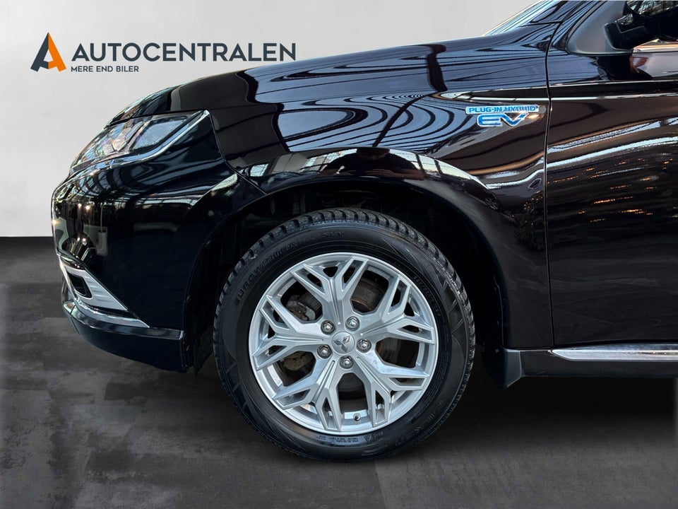 Mitsubishi Outlander 2,4 PHEV Invite CVT 4WD 5d