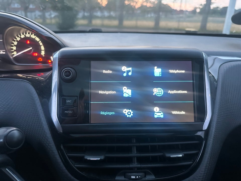 Peugeot 208 1,2 PureTech 82 Allure Sky 5d