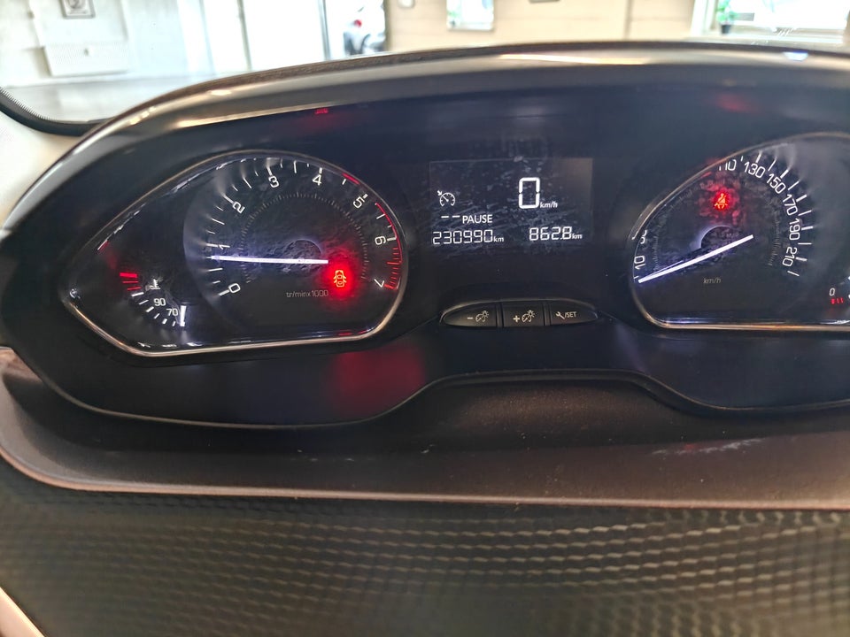 Peugeot 2008 1,2 VTi 82 Active Motion 5d