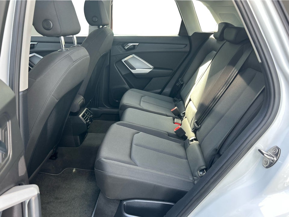 Audi Q3 45 TFSi e Attitude plus S-tr. 5d