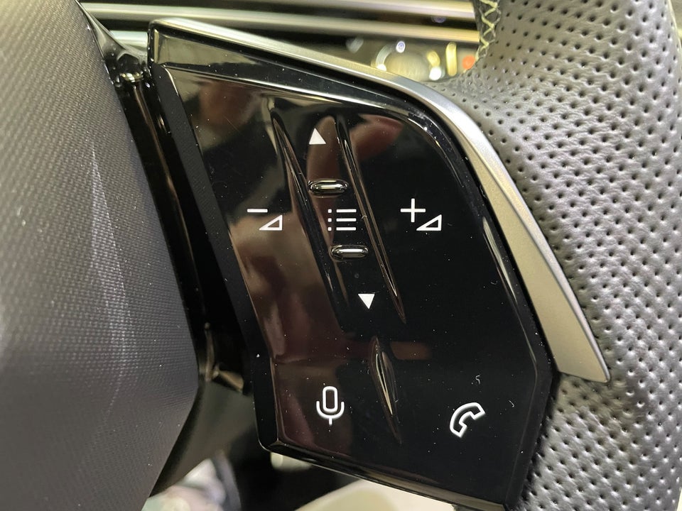 Peugeot e-3008 77 GT Pack 5d