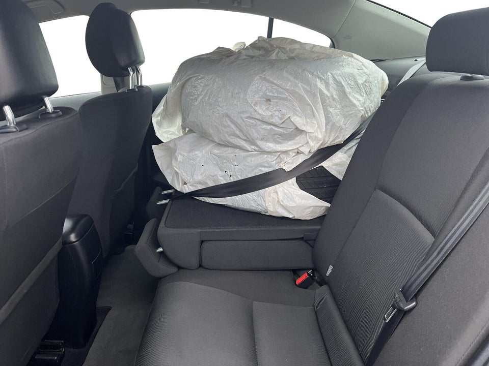 Toyota Avensis 1,6 VVT-i T1 stc. 5d