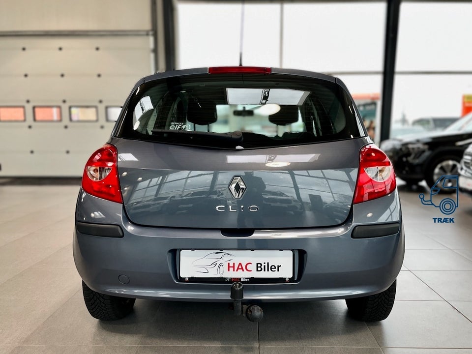 Renault Clio III 1,2 16V Expression 5d