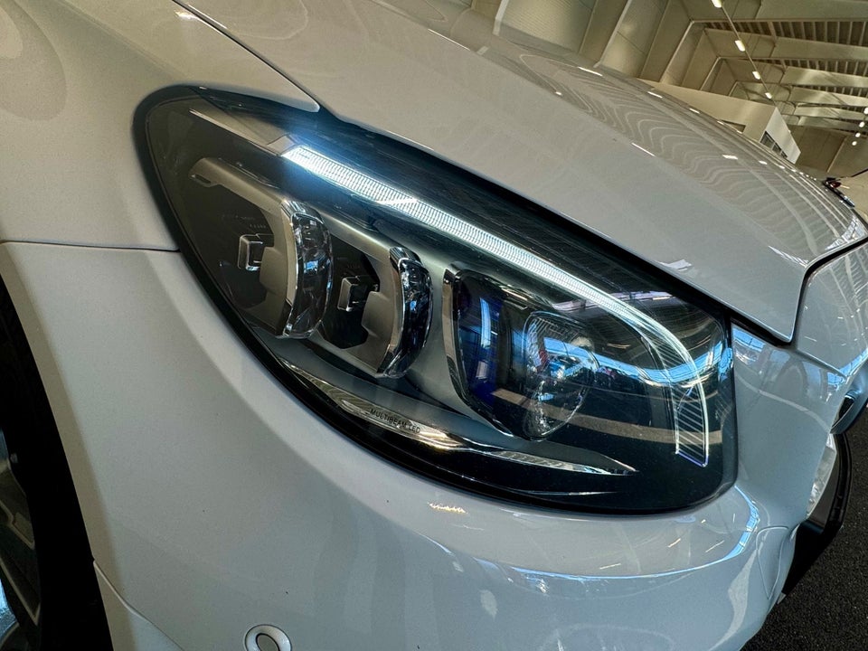 Mercedes C300 de 2,0 AMG Line stc. aut. 5d