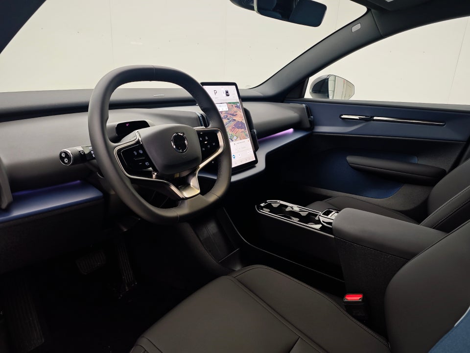 Volvo EX30 Standard Range Plus 5d