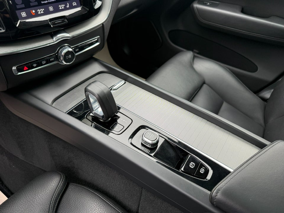 Volvo XC60 2,0 T6 ReCharge Plus Dark aut. AWD 5d