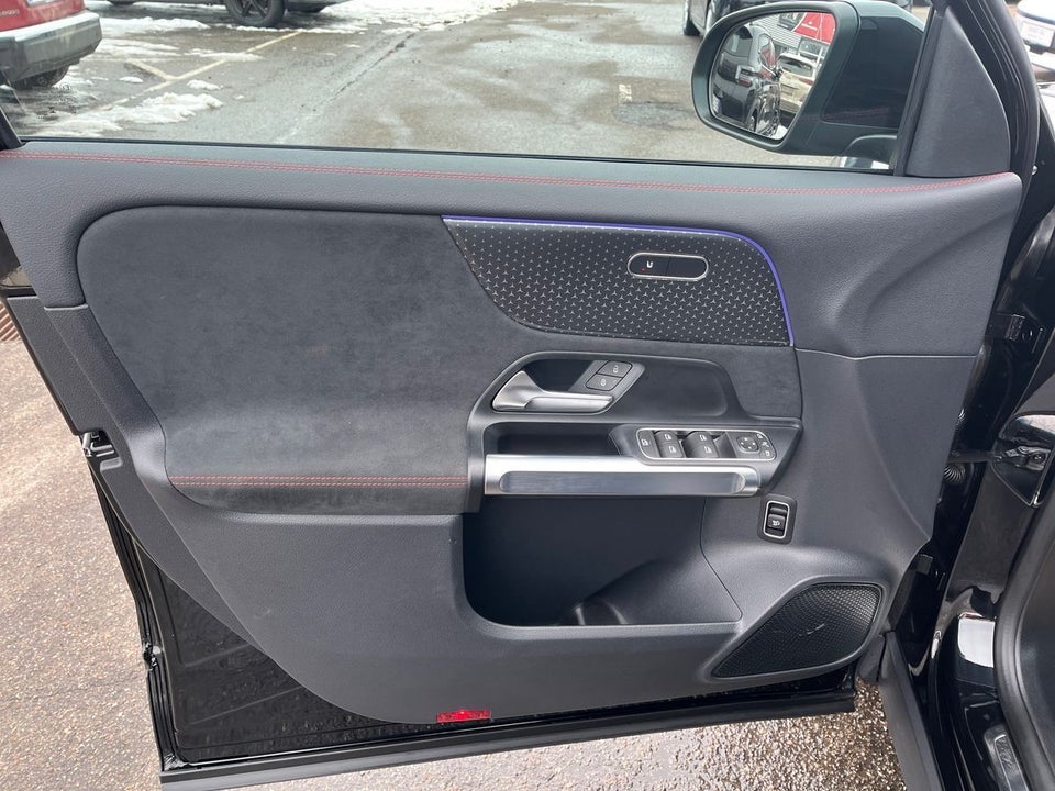 Mercedes EQB300 AMG Line 4Matic 5d