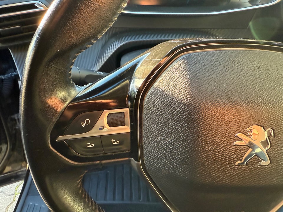 Peugeot 2008 1,5 BlueHDi 100 Allure Pack Van 5d