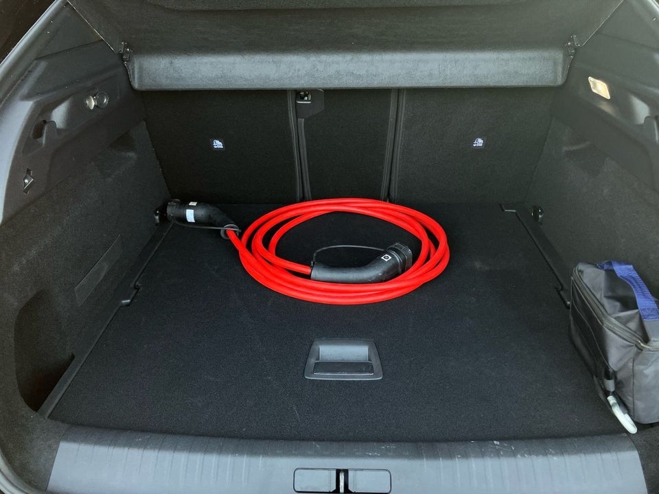 Peugeot e-3008 77 GT Pack 5d