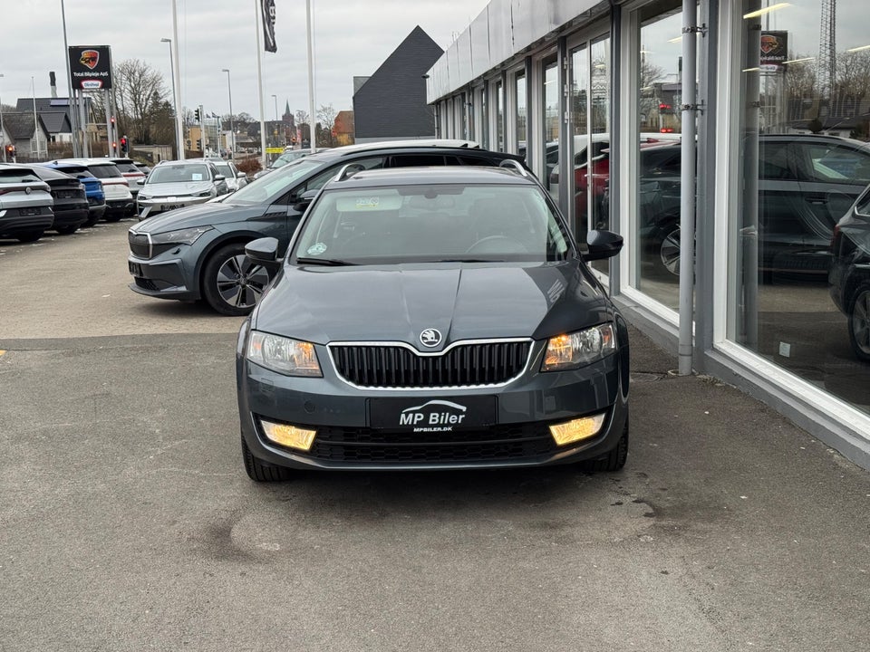 Skoda Octavia 1,6 TDi 110 Style Combi DSG 5d