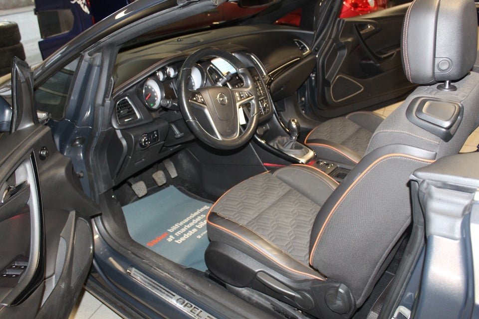 Opel Cascada 1,6 T 170 Cosmo 2d