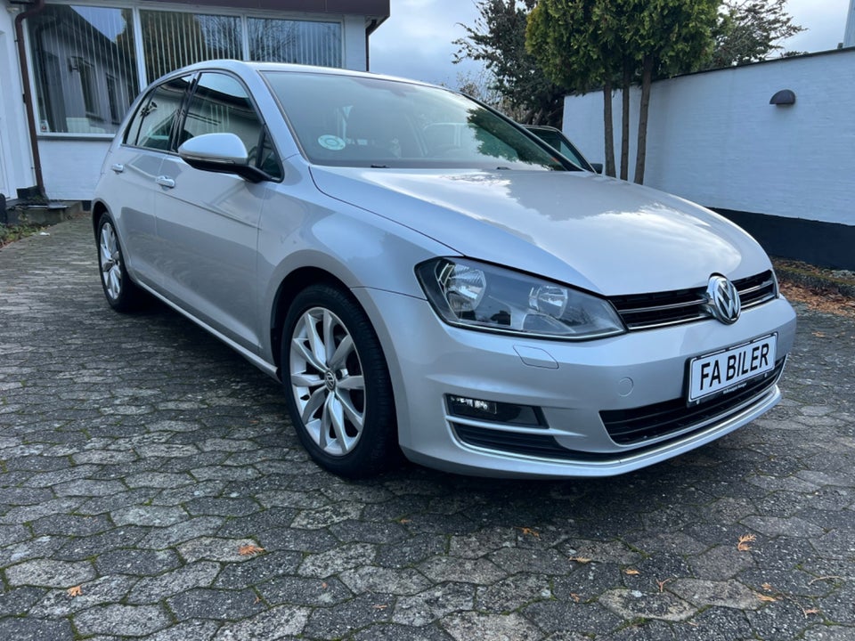 VW Golf VII 2,0 TDi 150 Highline BMT 5d