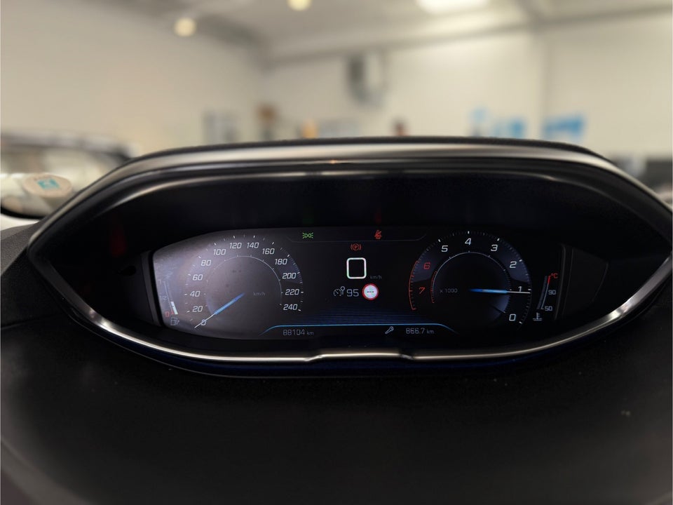 Peugeot 3008 1,2 PureTech 130 Strike 5d