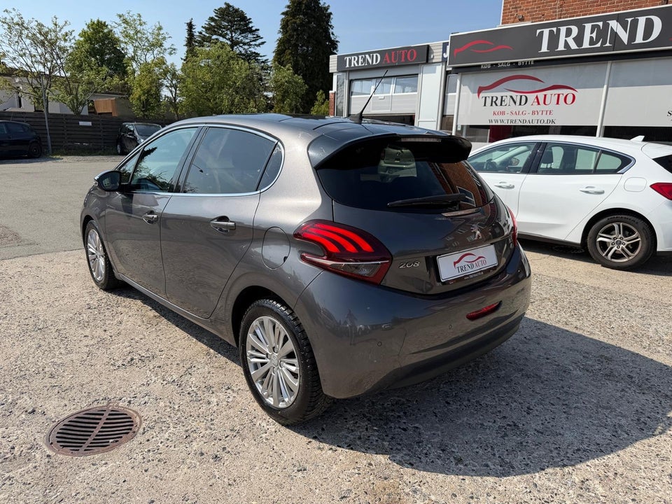 Peugeot 208 1,2 PureTech 82 Selection Sky 5d