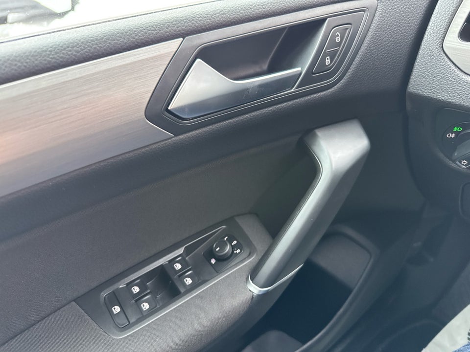 VW Touran 2,0 TDi 122 Comfortline Van 5d