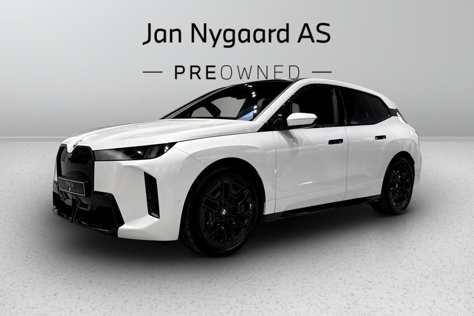 BMW iX xDrive60 Fully Charged 5d