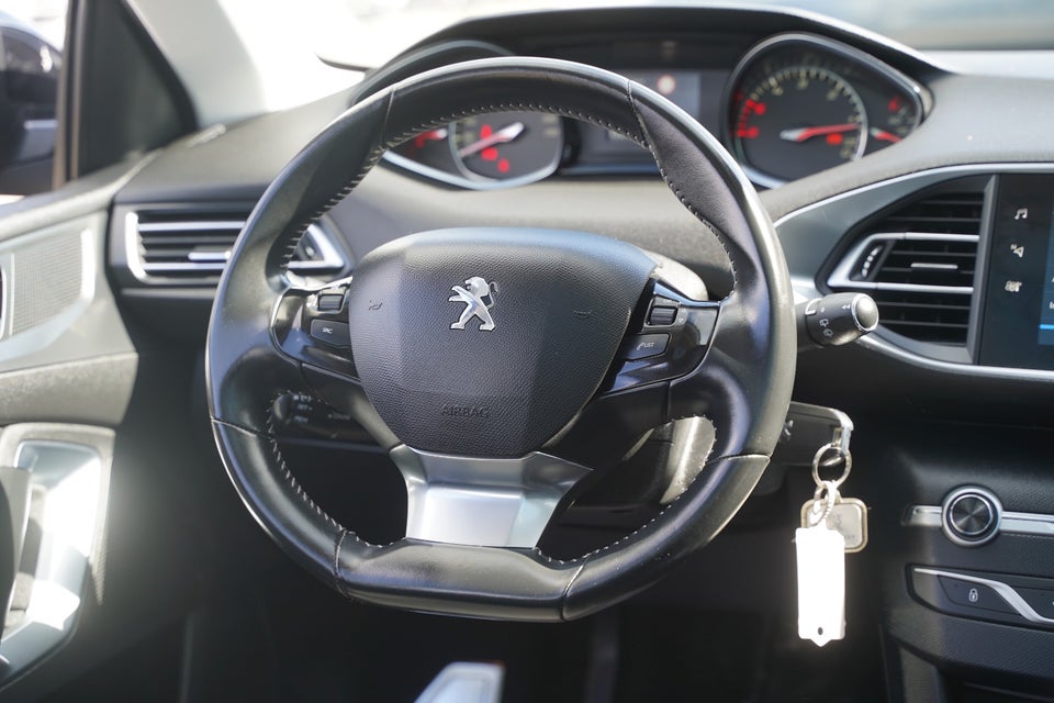 Peugeot 308 1,5 BlueHDi 130 Allure+ Sky SW 5d