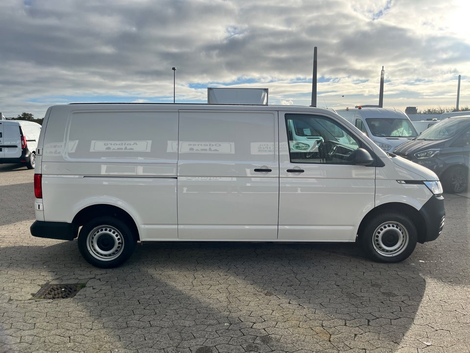 VW Transporter 2,0 TDi 110 Kassevogn lang