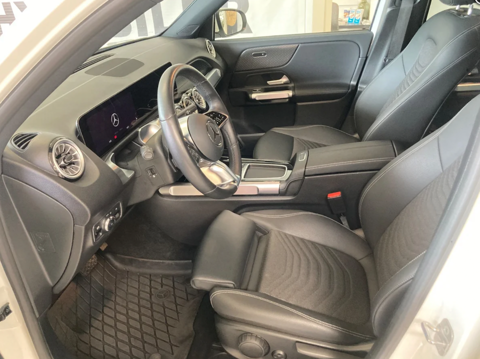 Mercedes EQB300 Progressive Advance Plus 4Matic 7prs 5d