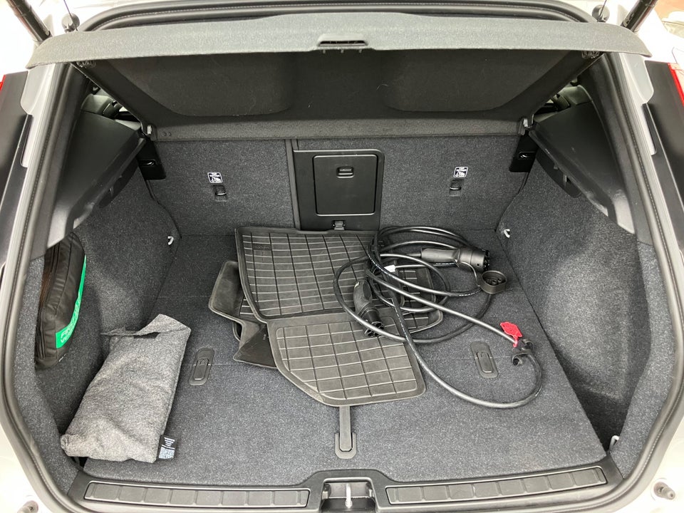 Volvo EX40 Extended Range Plus 5d