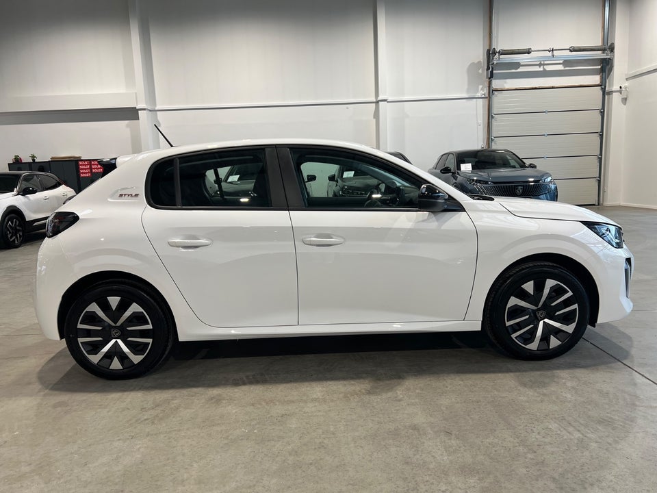 Peugeot e-208 50 Style 5d