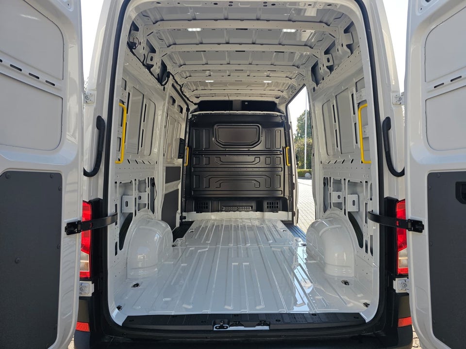 MAN TGE 2,0 3.180 Kassevogn L3H3 aut. FWD