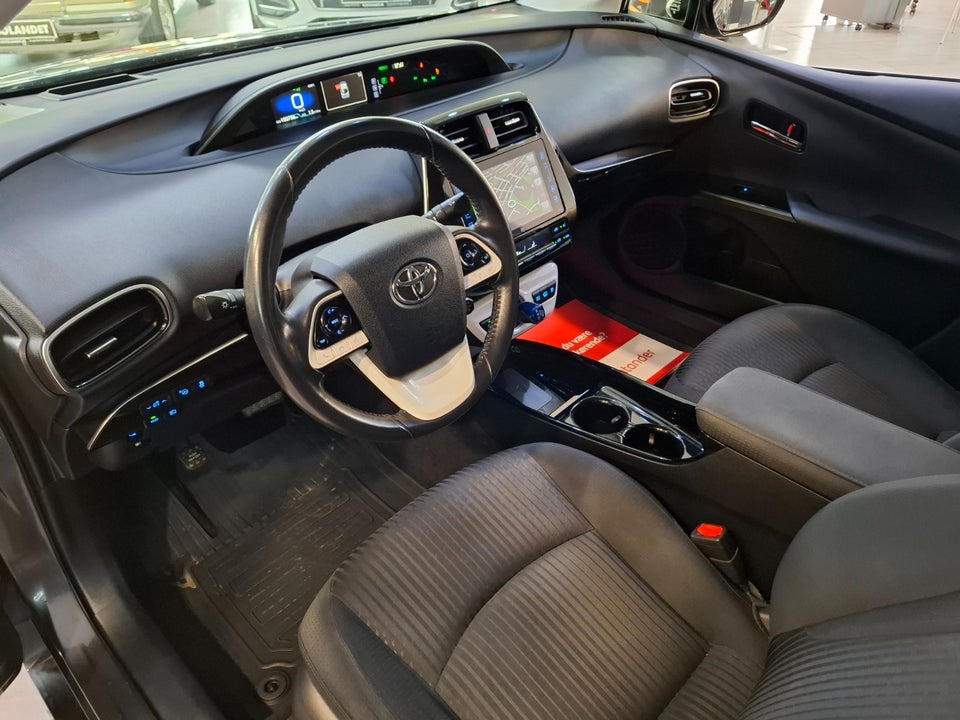 Toyota Prius 1,8 Plug-in Hybrid H4 MDS 5d