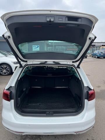 VW Passat 2,0 TDi 190 R-line Variant DSG 4Motion 5d