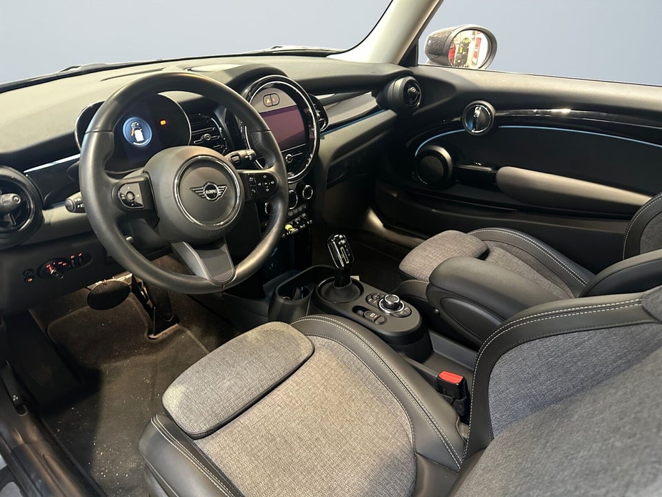 MINI Cooper SE Essential 3d