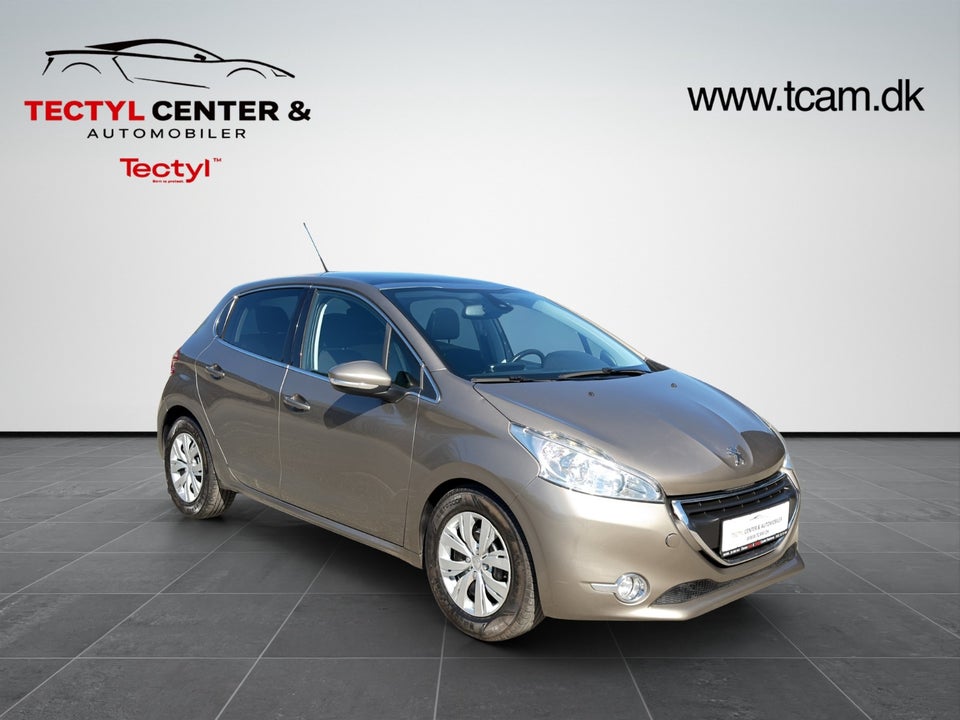 Peugeot 208 1,2 VTi Allure Sky 5d