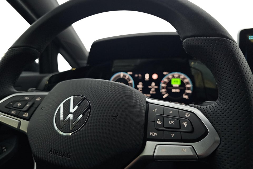 VW Golf VIII 1,5 GTE DSG 5d