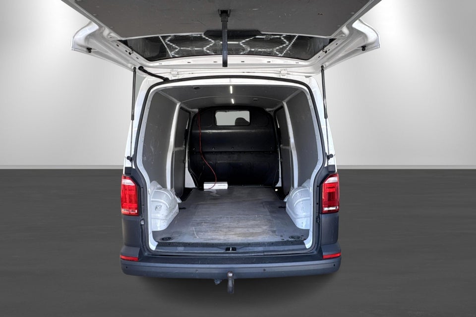 VW Transporter 2,0 TDi 150 Kassevogn lang