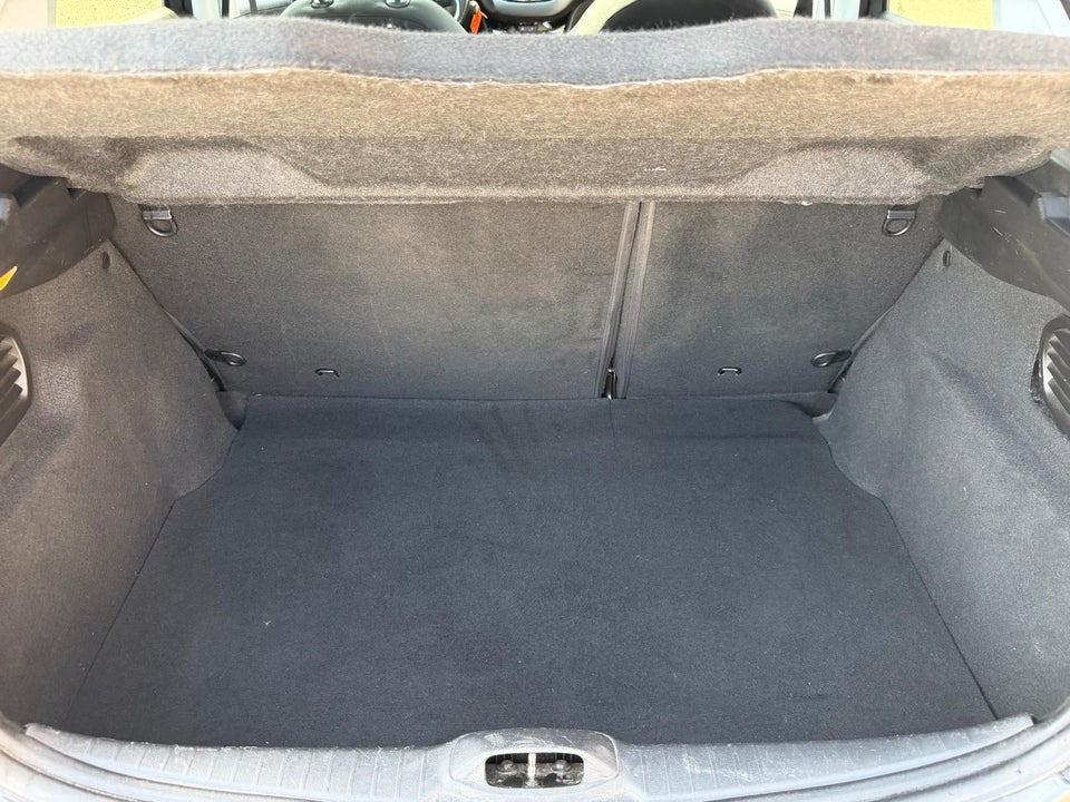Peugeot 208 1,2 PureTech 82 Selection Sky 5d