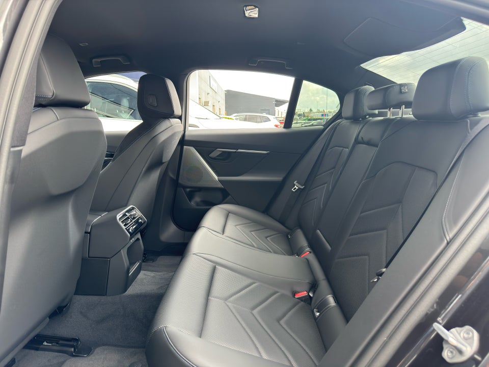 BMW i5 eDrive40 M-Sport 4d