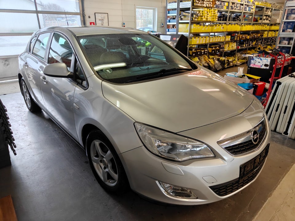 Opel Astra 1,7 CDTi 110 Enjoy 5d