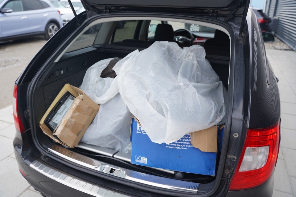 Skoda Superb 1,8 TSi 160 Elegance Combi 5d