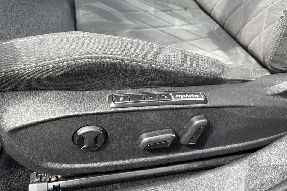 VW Golf VIII 1,5 eTSi 150 Style Variant DSG 5d