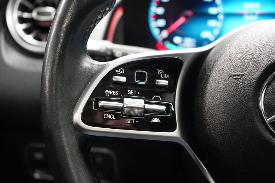 Mercedes EQB300 4Matic 7prs 5d