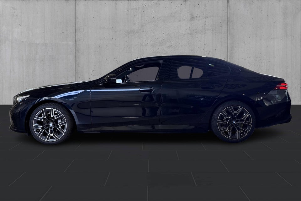 BMW i5 eDrive40 Fully Charged M-Sport 4d