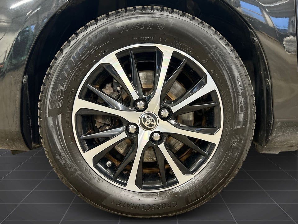 Toyota Yaris 1,5 Hybrid H3 Limited Smart e-CVT 5d