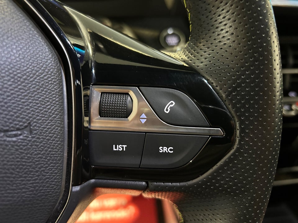 Peugeot e-208 50 GT 5d