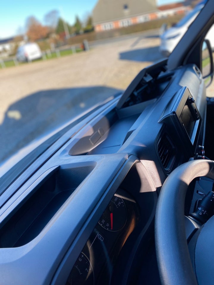 Renault Master IV T33 2,3 dCi 180 L2H2 Kassevogn