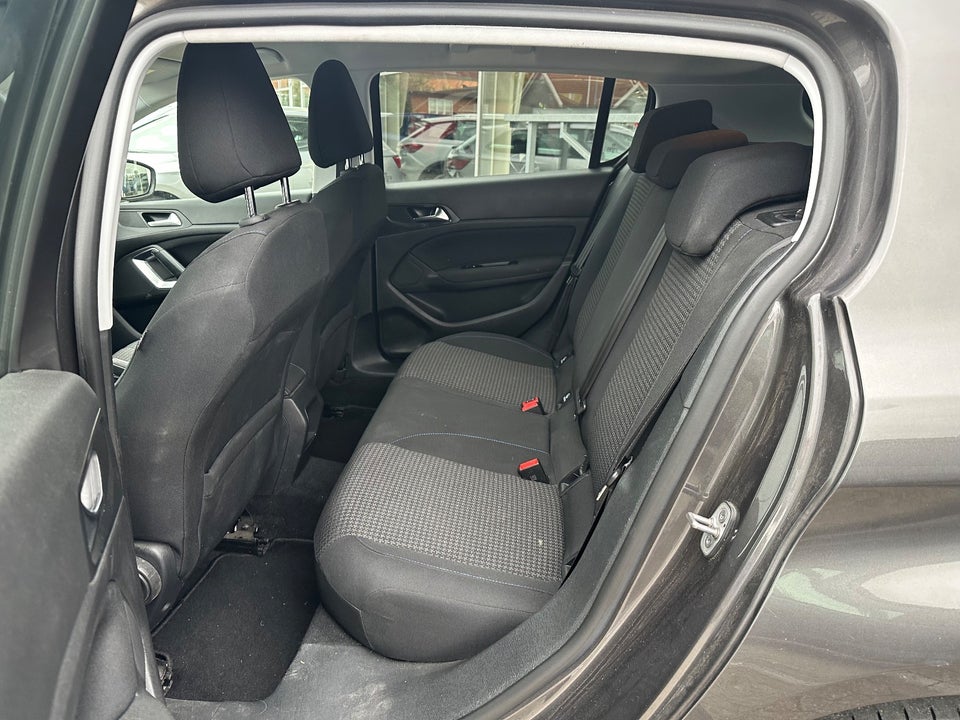 Peugeot 308 1,5 BlueHDi 130 Style 5d