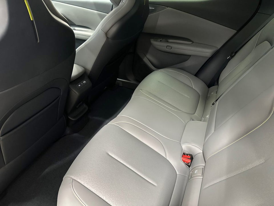 Lynk & Co 02 More 5d