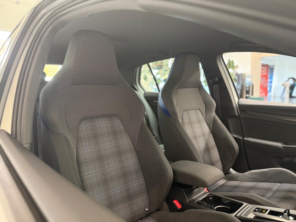 VW Golf VIII 1,4 GTE DSG 5d