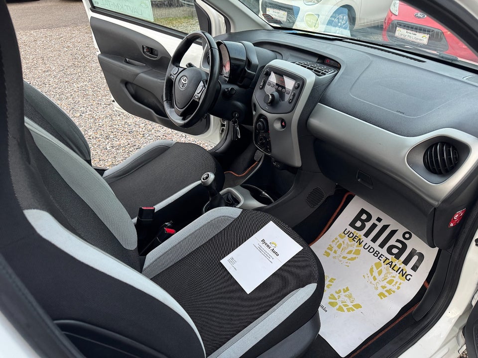 Toyota Aygo 1,0 VVT-i x-play 5d
