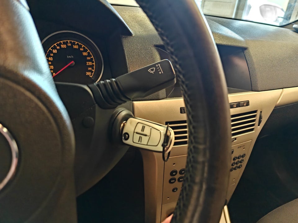 Opel Astra 1,4 16V Enjoy 5d